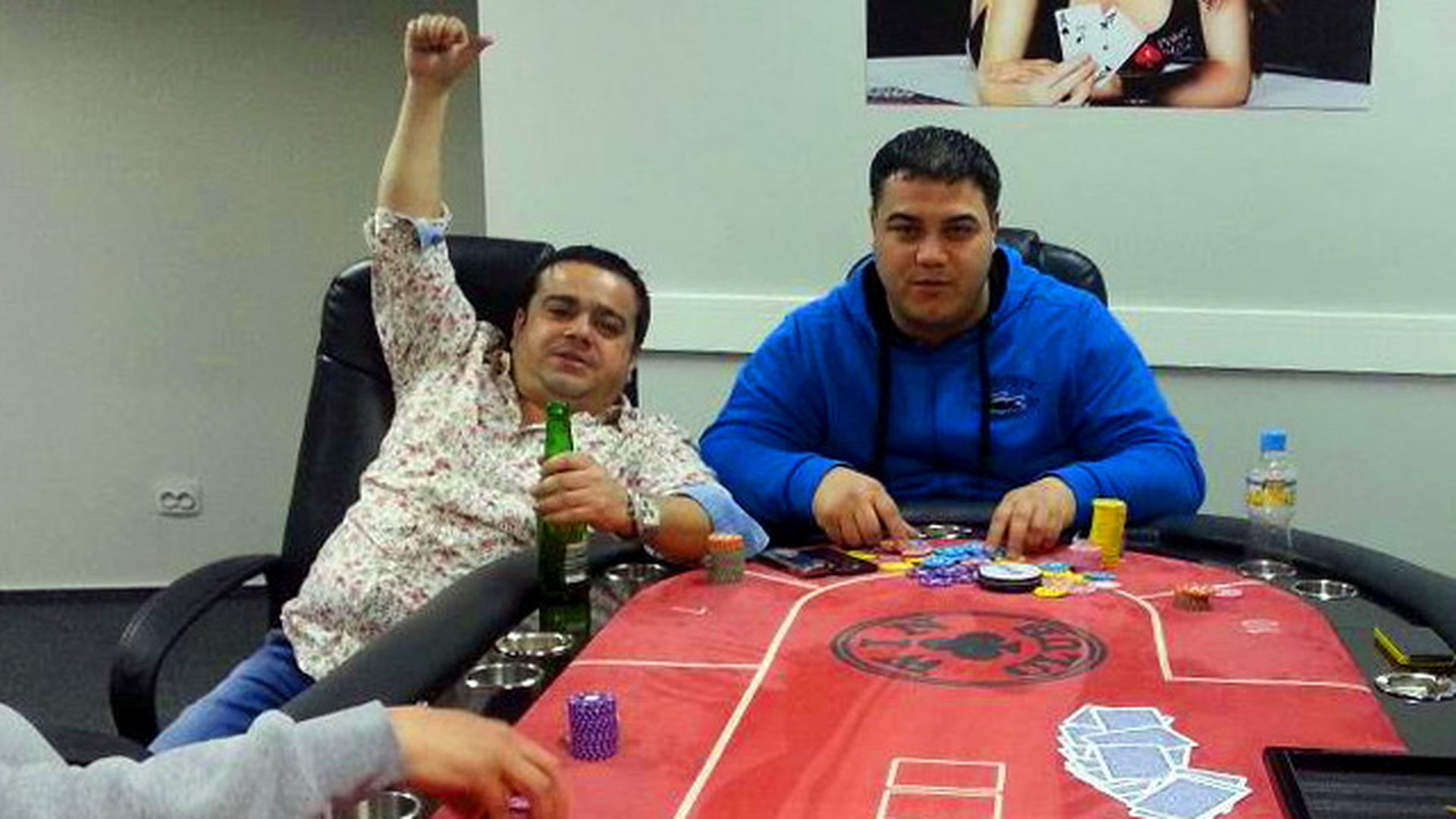 Adi Minune a incins o partida de poker cu baiatul impresarului manelistilor. Vezi cine a zambit la final!