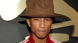 Am aflat de ce este Pharrell atat de "Happy"! Ce lucru interzis face cantaretul alaturi de amicul sau, Snoop Dogg