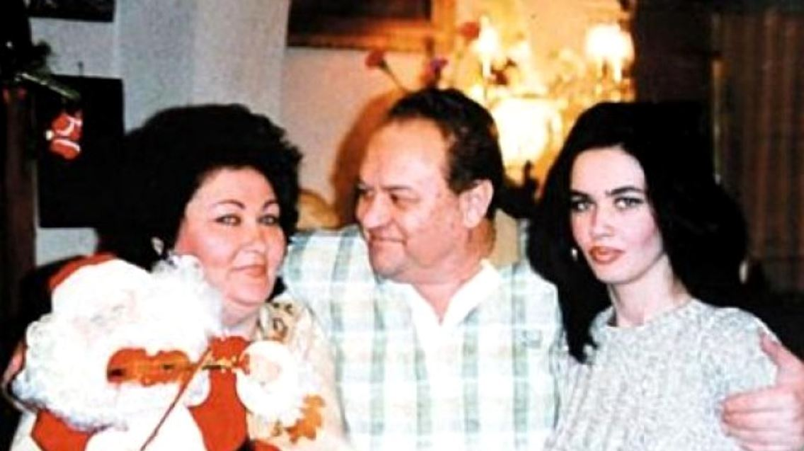 Câte clase are, de fapt, Oana Zăvoranu și ce facultate a absolvit! Imagini rare cu actrița înainte să cunoască faima | FOTO