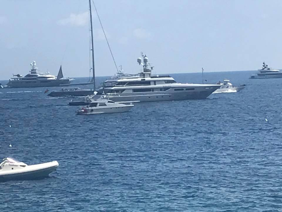 Cristian Borcea s-a refugiat cu Pelinel la Capri, alături de un celebru om de afaceri