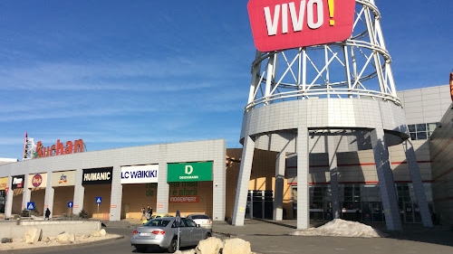 Doi bărbați s-au luat la bătaie pentru o femeie, în fața unui mall din Constanța
