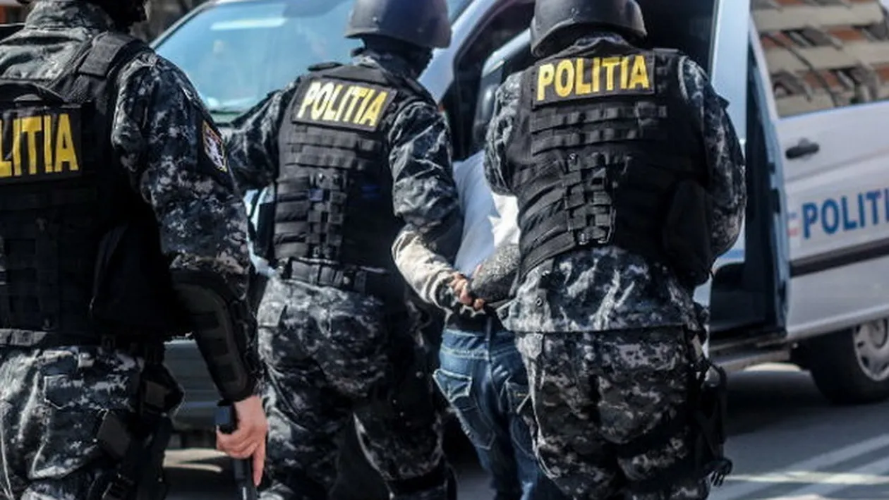 Se întâmplă în România şi nu este o poveste! Un poliţist a furat toate lemnele de foc din postul de poliţie