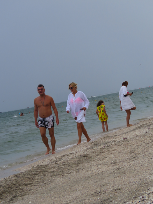 Uzunov și noua lui iubită, gesturi tandre la mare