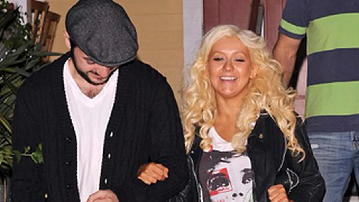 Maica, da' nadragii unde-s? - Christina Aguilera a comis-o din nou sI si-a uitat pantalonii acasa