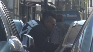 Şoferii l-au ”luat” la claxoane! Alex Velea a blocat traficul pe o stradă ca să…