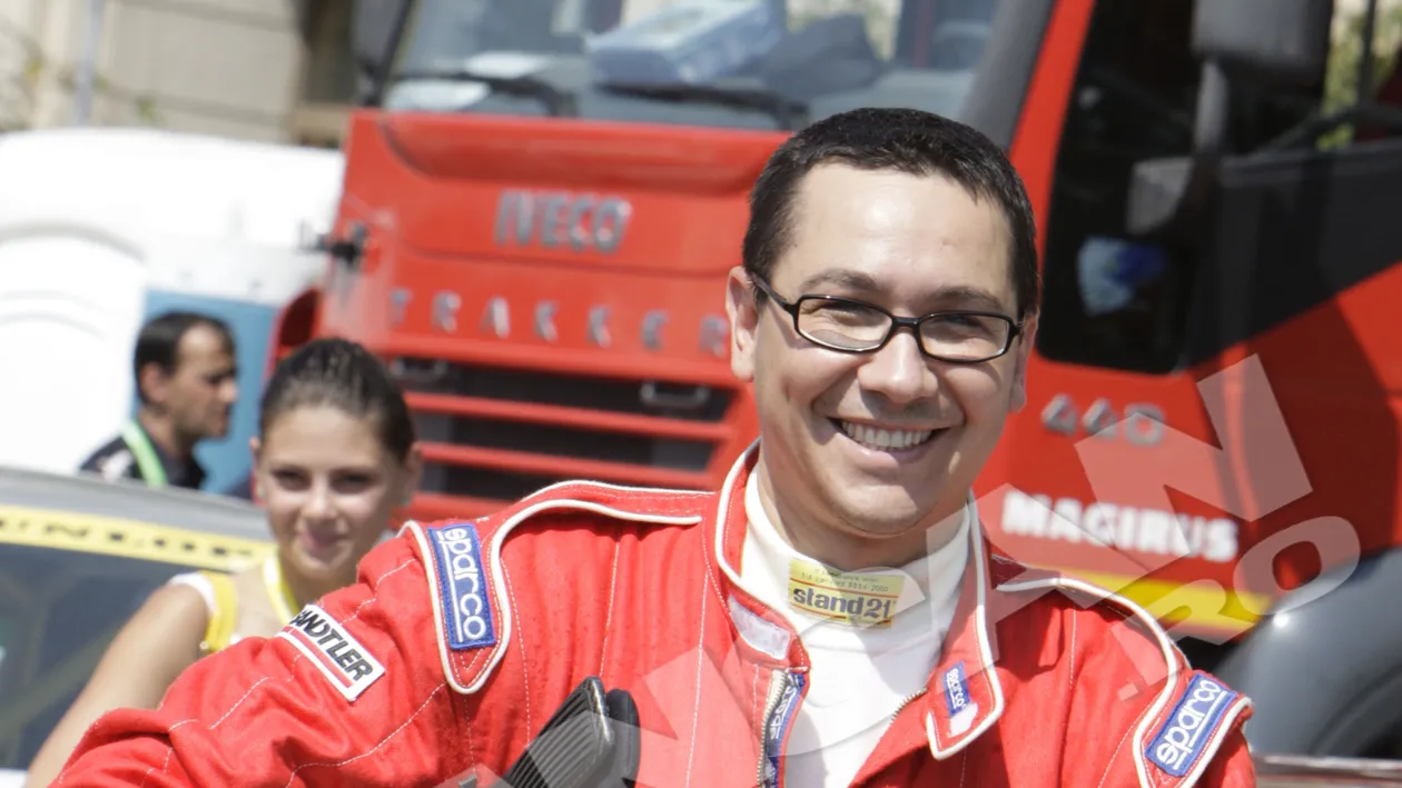 Tanarul pilot Robert Visoiu, felicitat de premierul Ponta pentru performanta din Ungaria