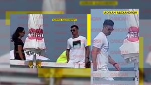 Soțul Elenei Udrea și-a găsit refugiul! L-am filmat la plajă cu fiica și cu o brunetă misterioasă. EXCLUSIV