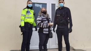 Bunul samaritean de la Constanța. O femeie a găsit 10.000 de euro pe jos şi i-a predat poliţiei