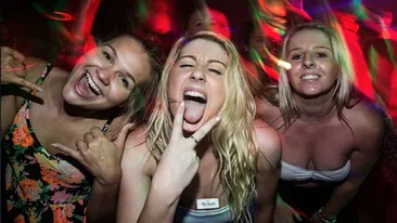 Insula destrăbălării, locul în care se duc studenţii din toată lumea să-şi împlinească fanteziile. Un tânăr de 18 ani putea face 12 ani de închisoare fără să fie vinovat