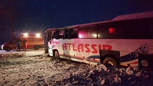 Un autocar cu 18 pasageri s-a răsturnat în Olt, pe DN 64
