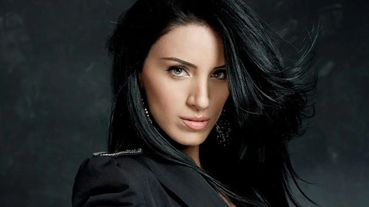 Adelina Pestritu, intr-o ipostaza demna sa zapaceasca mintile barbatilor! S-a pozat proaspat iesita de la dus