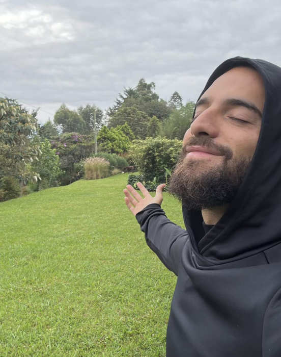 Cum arată casa lui Maluma. Artistul columbian are o vilă de lux