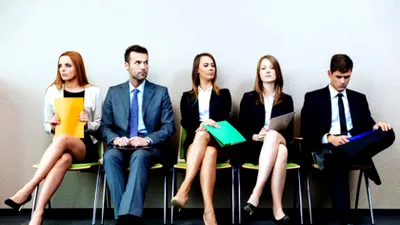 Se caută oameni pe bandă rulantă: joburile care plătesc până la 1.500 de euro și tot nu găsesc angajați