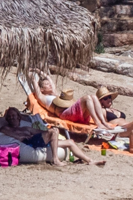 ** RIGHTS: WORLDWIDE EXCEPT IN GREECE ** Skiathos, GREECE  - *EXCLUSIVE*  - Kate Hudson shows off her large baby bump while enjoying her vacation with Danny Fujikawa and friends.

Pictured: Kate Hudson

BACKGRID USA 17 JUNE 2018 

BYLINE MUST READ: ISP / BACKGRID

USA: +1 310 798 9111 / usasales@backgrid.com

UK: +44 208 344 2007 / uksales@backgrid.com

*UK Clients - Pictures Containing Children
Please Pixelate Face Prior To Publication*