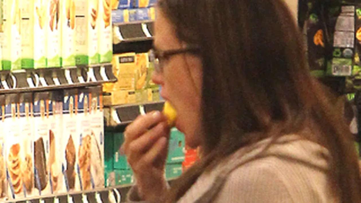 Jennifer Garner a poftit la ananas si a mancat pe rupte, chiar in magazin!