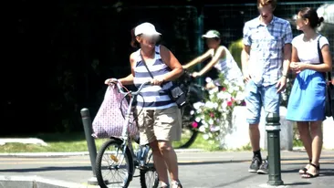 EXPERIMENT CANCAN.RO Vezi cum trateaza biciclistii bucuresteni prevederile noului Cod Rutier si cat de frica le este de amenzi!