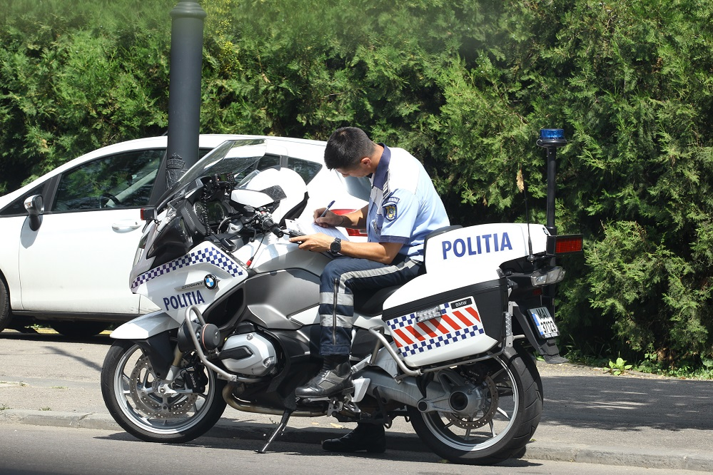 Agentul de la circulație i-a scris o amendă de toată frumuseșea