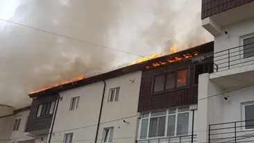 O femeie însărcinată, expusă la fum în urma incendiului de la blocurile din Chiajna, dusă la spital | VIDEO