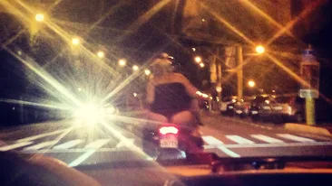 S-a facut de ras cand a luat-o pe motor! O femeie de 100 de kilograme a defilat cu fundul la vedere prin Mamaia