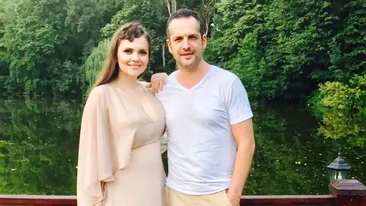 MĂDĂLIN IONESCU nu s-a mai putut abţine şi a fotografiat-o pe soţia lui, în timp ce îşi alăpta fetiţa, în public:,,Aţi luat-o razna rău de tot? În ce lume trăiţi?‘’