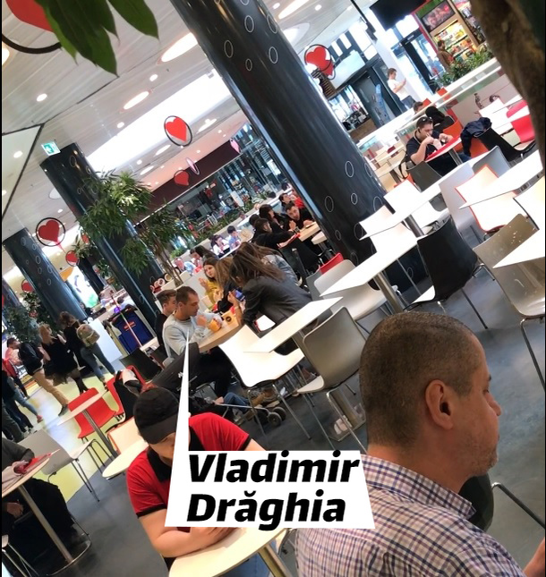 Vladimir Drăghia împreună cu soția și fiica la mall