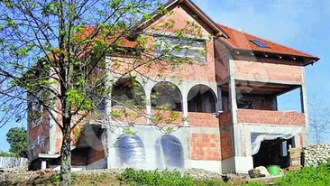 Mihaela Mihai s-a saturat sa se lupte cu primaria si cu vecinii din Magura! Se chinuie sa-si vanda casa problema cu 225.000 de euro