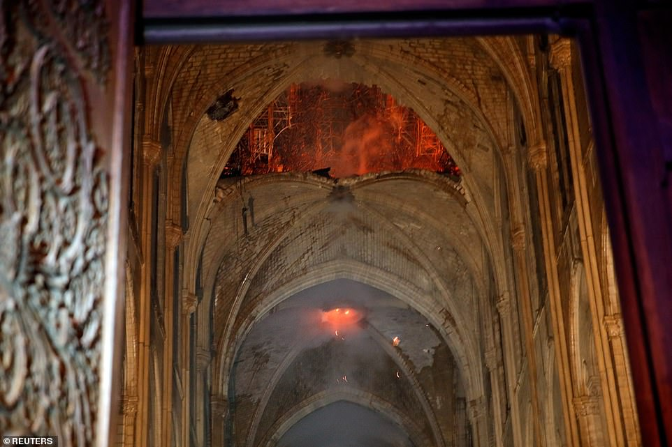 Primele imagini din interiorul Catedralei Notre Dame, dupa incendiu. Ce a mai rămas din simbolul Parisului