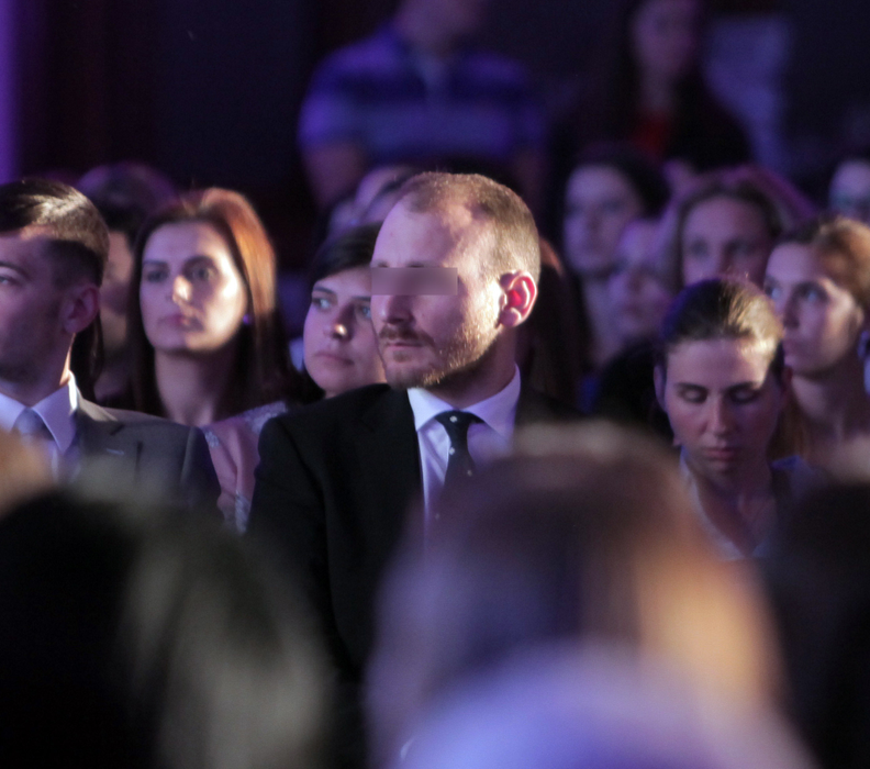 Consulul Adrian a susţinut-o pe Andreea Marin din public