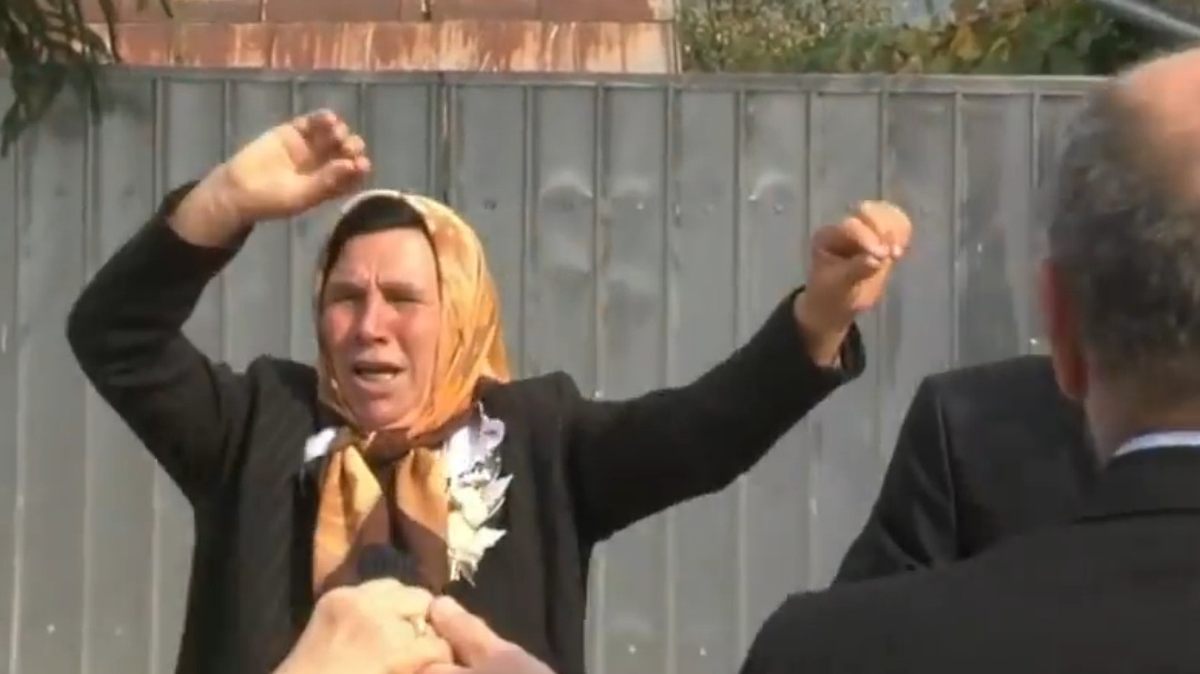 Au vazut-o milioane de romani cum chiuie, dar nimeni nu stie de ce este in stare! Povestea din spatele unui viral uluitor!