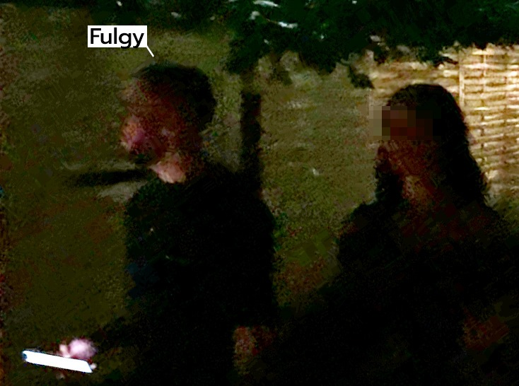 Fulgy e atent supravegheat de Marga