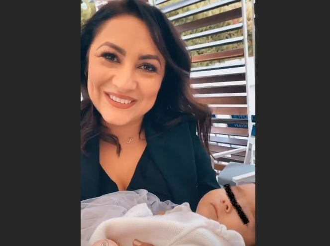 Andra, surprinsă cu un bebeluș în brațe: ”Deci nu ne mai ascundem. Recunoști? Da, e al nostru!”