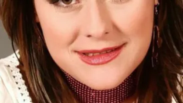 Un an de la moartea Malinei Olinescu: mormantul artistei a fost acoperit de flori la parastasul de 12 luni, facut de apropiati