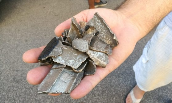 Momente de groază pentru pasagerii unui Boeing 787, după ce s-au desprins fragmente din motor. Piloții au aterizat de urgență pe un aeroport din Roma