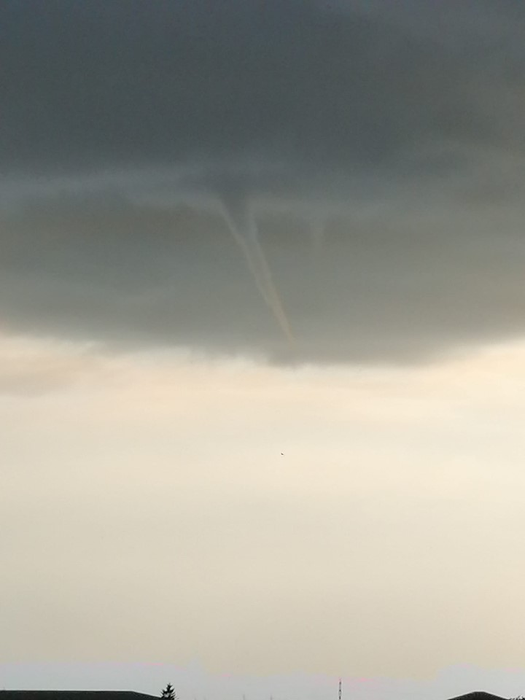 O tornadă a îngrozit locuitorii din apropiere de Timișoara. Totul a fost filmat