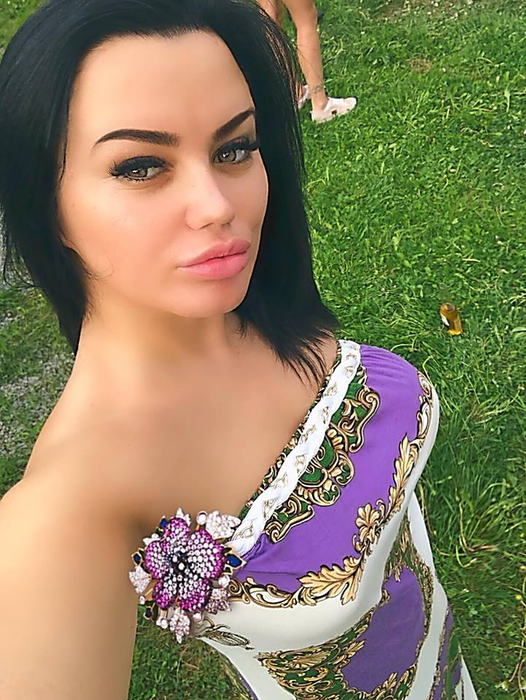 Carmen de la Sălciua și soțul ei, Culiță Sterp, nași de cununie. Ce rochie a ales să îmbrace artista. A atras privirile tuturor