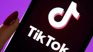 Ireal! O femeie i-a făcut reclamație vecinei sale, din cauză că poartă ținute indecente pentru a crea conținut pe TikTok