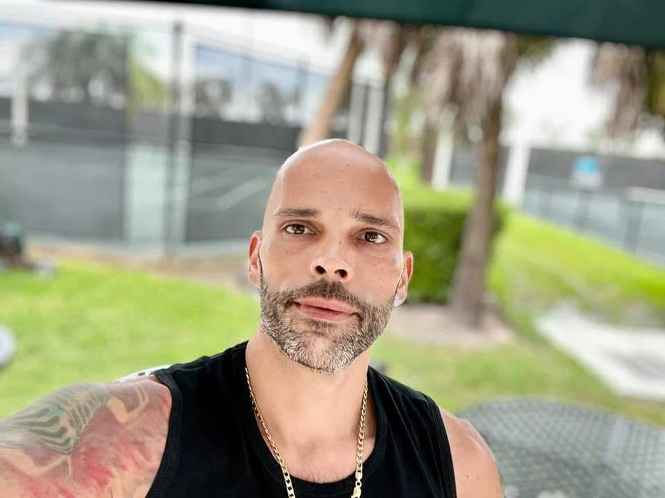 Artist celebru, găsit mort în piscina propriei case. Ce au descoperit polițiștii pe trupul său: „Astfel de lucruri nu sunt normale”