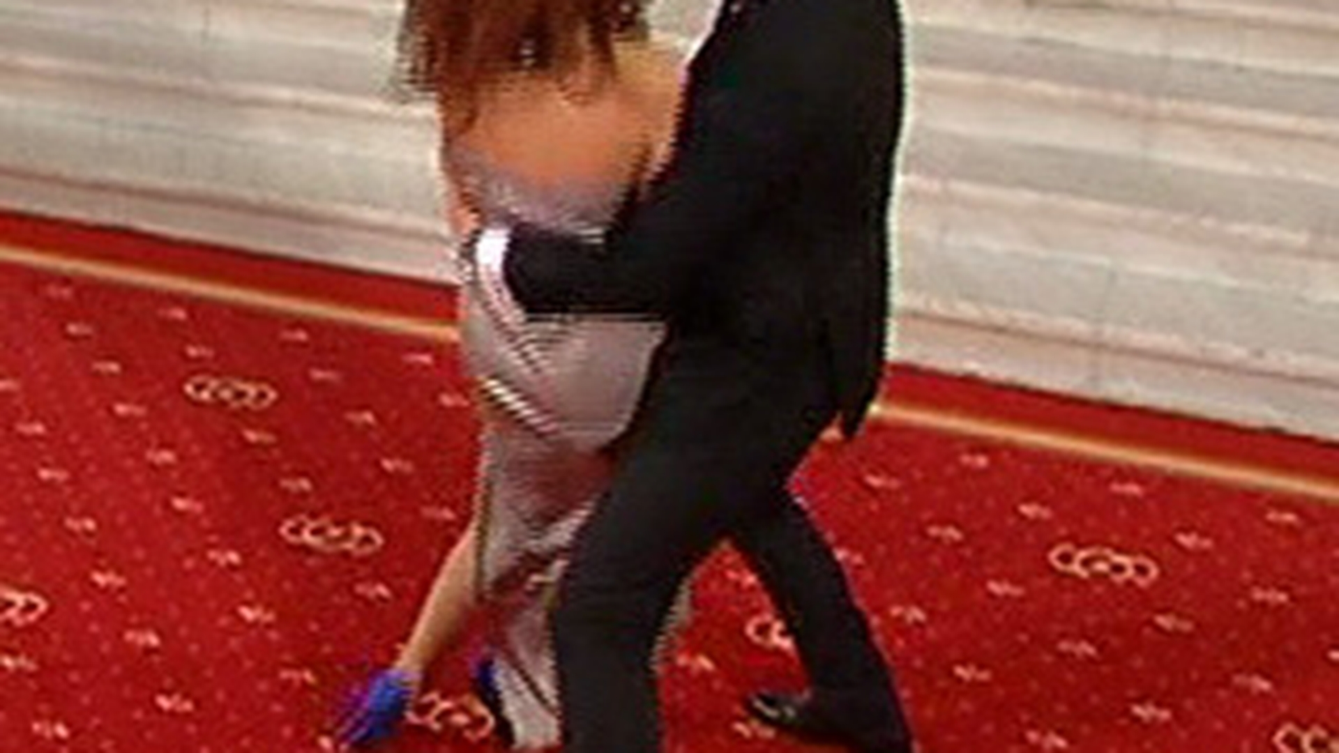 Burlacul Vladimir Draghia taie respiratia concurentelor! Vezi cine i-a lesinat in brate!