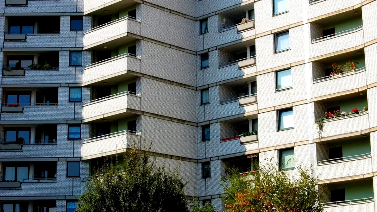 Amenzi usturătoare pentru cei care locuiesc la bloc! Greșeala care îi poate costa până la 2.500 de lei