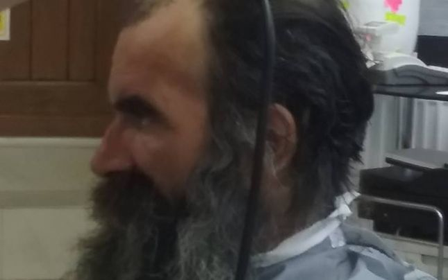 „Călugărul străzii” a fost convins să se bărbierească după cinci ani! Uite transformarea uluitoare