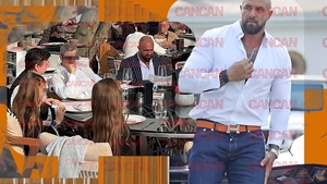 Alex Bodi, apariţie rară alături de părinţi! Milionarul, weekend pe “barosăneală” cu cei dragi