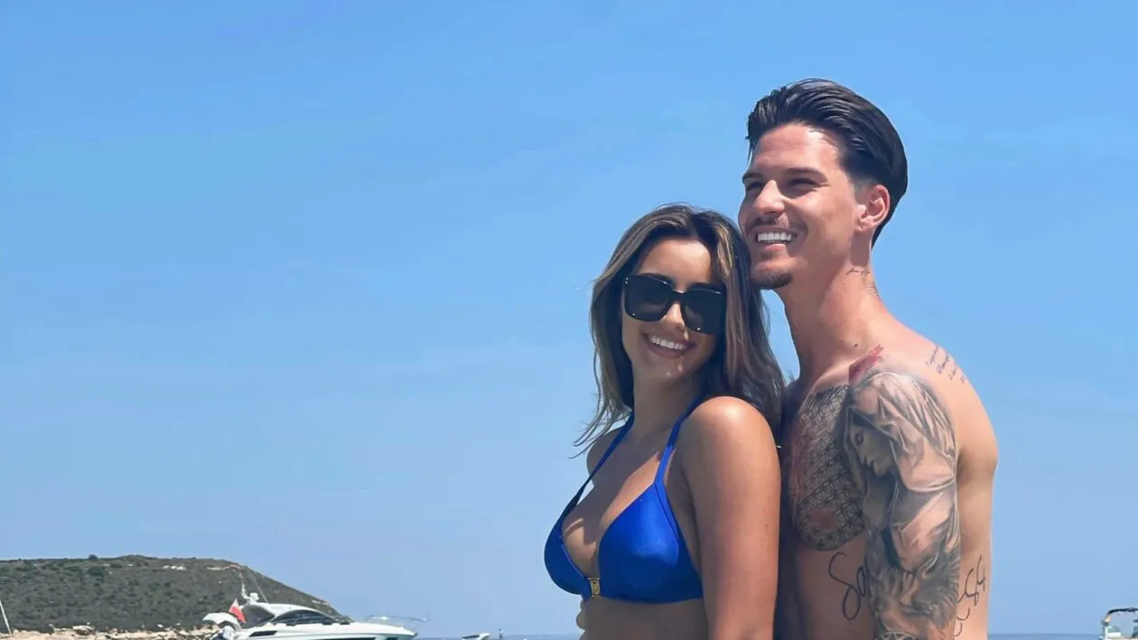 Iubita lui Dennis Man, fotbalistul aflat pe lista lui AC Milan, o adevărată bombă-sexy! Fotografii incendiare cu Alexandra Ionela, fostă Miss Arad în 2014| GALERIE FOTO