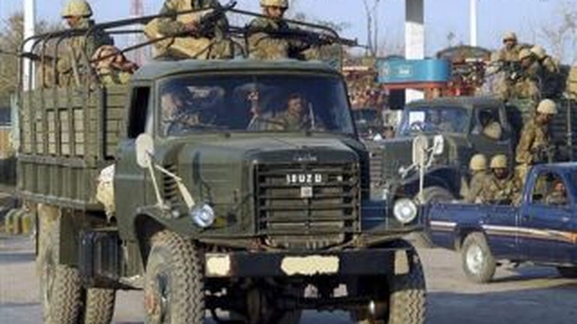 Cel putin 6 persoane au murit, luni, la Peshawar, intr-o incercare de atac sinucigas asupra consulatului SUA