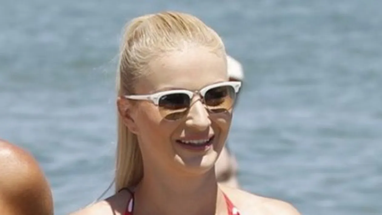 Sotia lui Mihai Petre a reusit să scape de kilogramele in plus la 6 luni de la nastere. Cum a arătat Elwira la Serviti, va rog