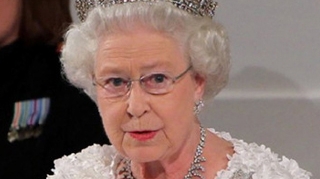 Regina Marii Britanii este innebunita dupa X- Factor!