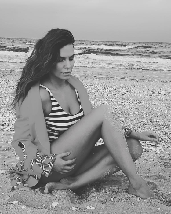 Rușine maximă! Anna Lesko, fotografiată fără lenjerie intimă la geam