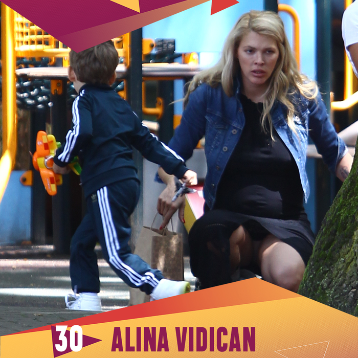 Avem topul celor mai scurte fuste din showbiz! Ce loc ocupă Bianca Drăgușanu, Andreea Marin sau Oana Zăvoranu