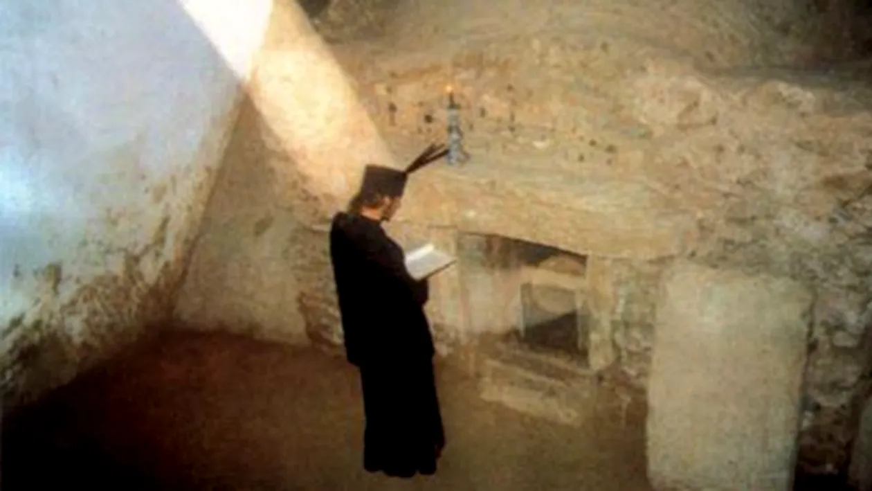 Banii l-au intors de la cele sfinte! Un călugăr din Sălaj a fugit cu donatiile pe care enoriaşii le-au făcut mănăstirii