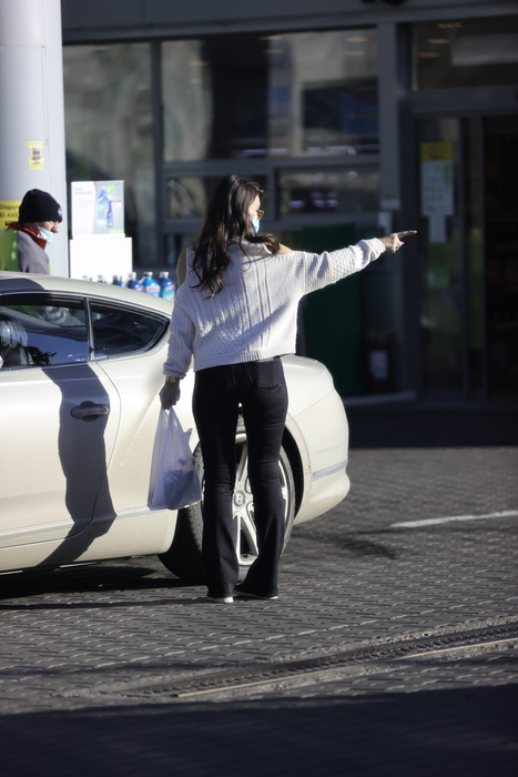 Într-o zi însorită de ianuarie, "Surorile Opticris" și-au făcut timp și pentru Bentley (Foto: CANCAN.RO)