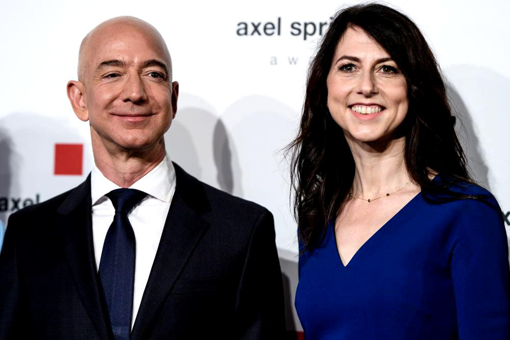 Jeff Bezos divorțează după 25 de ani de căsnicie! La finalul lui 2019, Alesia, o burlăciță din Vaslui, i-a trimis miliardarului un mesaj fabulos. “Însoară-te cu mine, arătosule!”